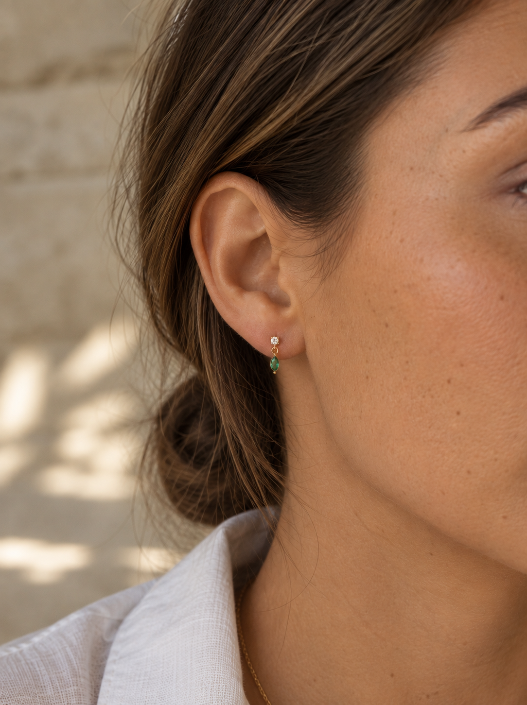 Boucles d’Oreilles Pixie – Zircons Verts & Blancs, Plaqué Or
