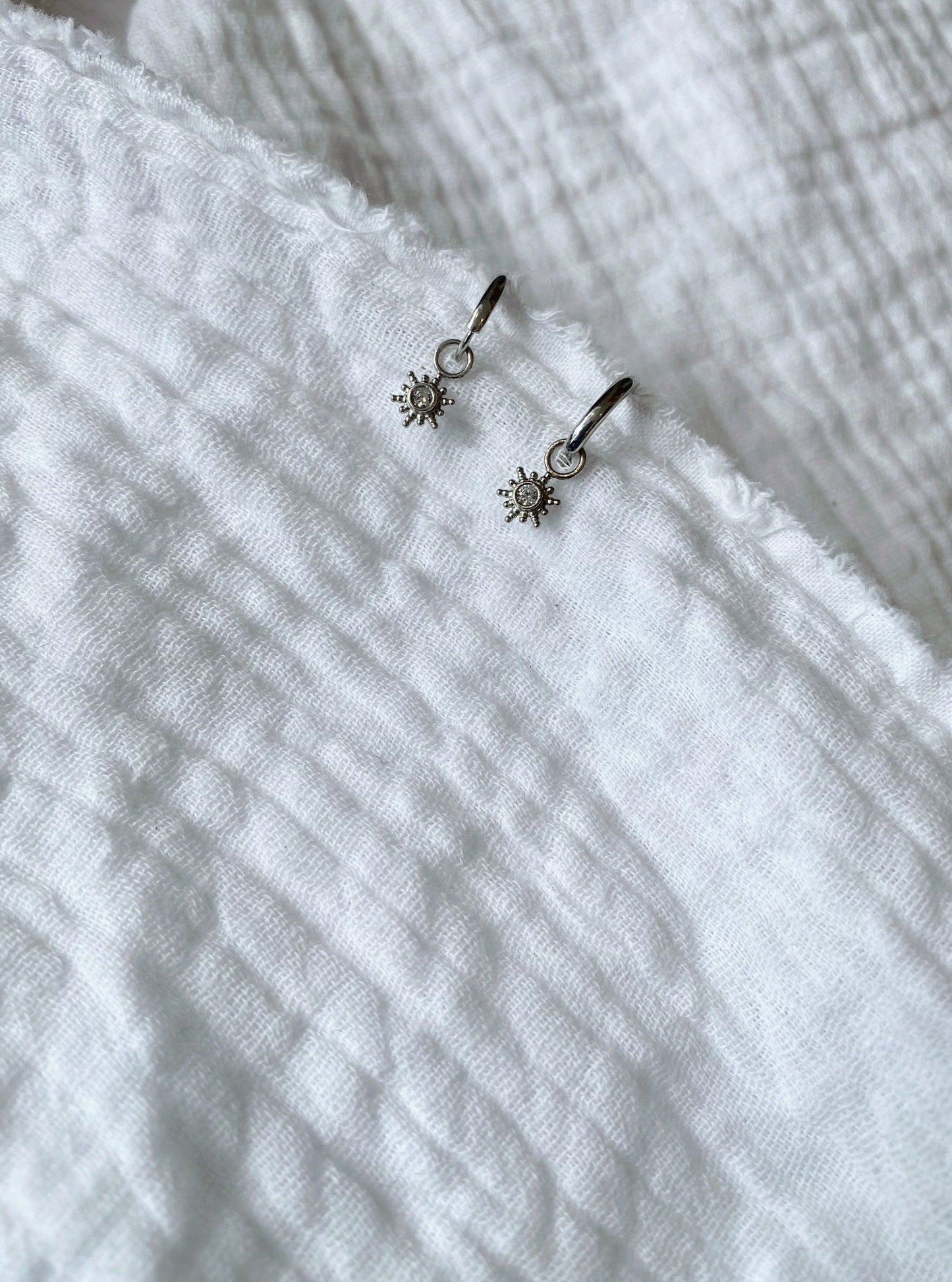 Boucle d’Oreille Mini Sun – Dorée ou Argent - Joia Bijou